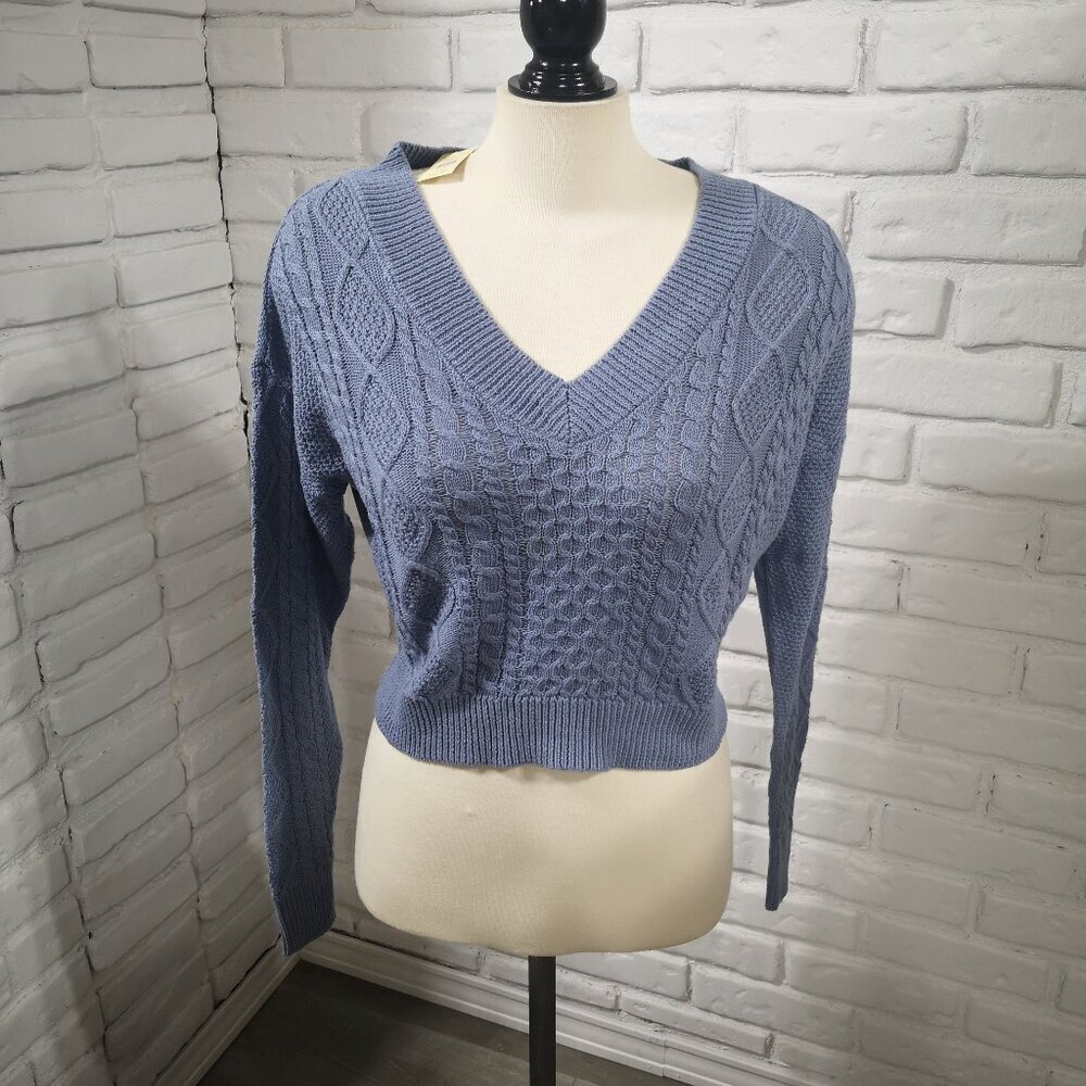 NWT Aeropostale Ladies Size XS Blue Cropped V-neck Sweater
